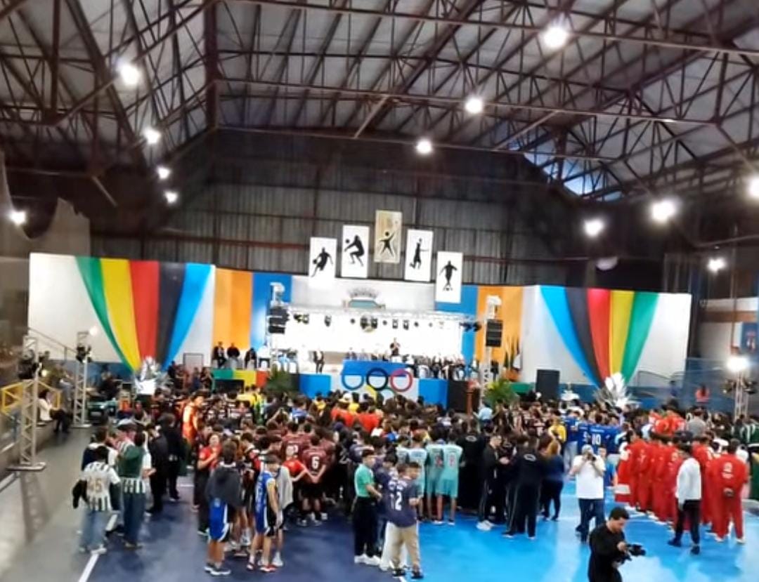 🏀🎭 Abertura dos Jogos da Juventude do Paraná emociona público em Ribeirão do Pinhal